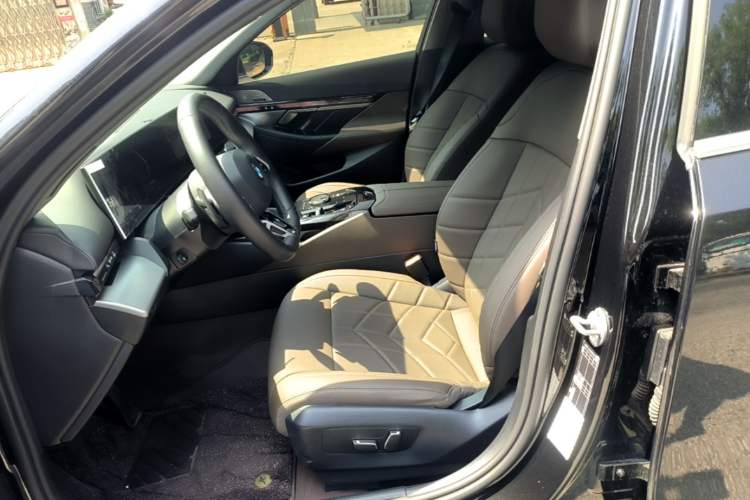 Used BMW 5 Series 2026 530Li Leading M Sport Package Left Front Seat