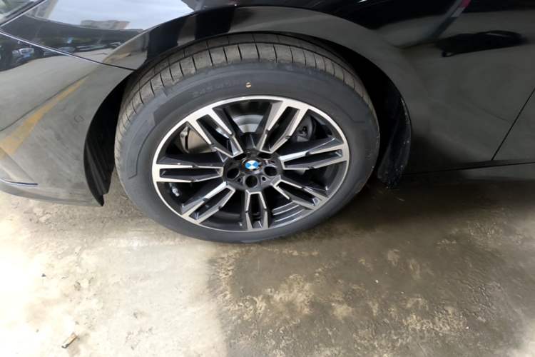 Used BMW 5 Series 2026 Facelift Model 530Li Leading Edition M Sport Package Left Front Wheel Hub