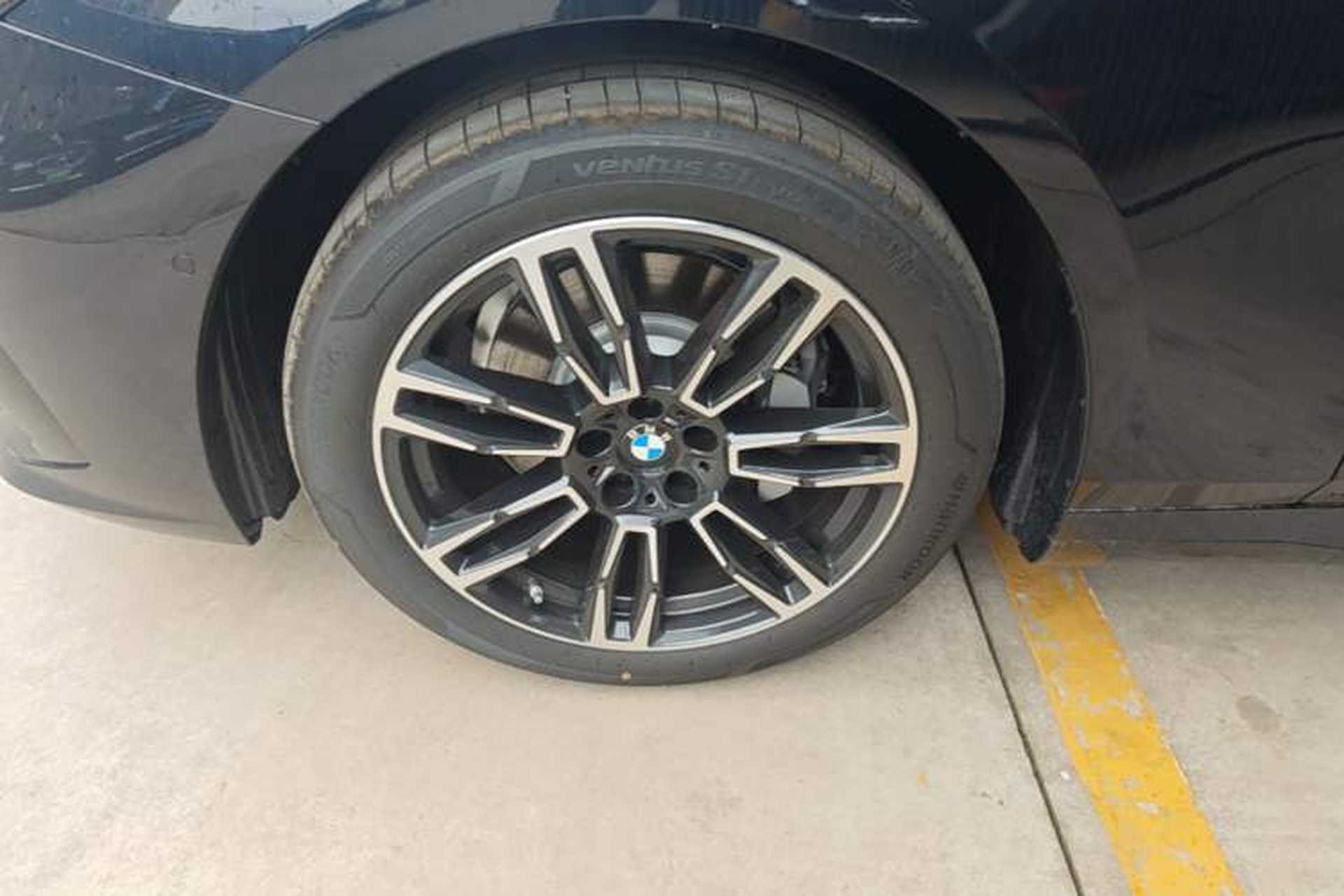Used BMW 5 Series 2026 Facelift Model 530Li Leading Edition M Sport Package Left Front Wheel Hub