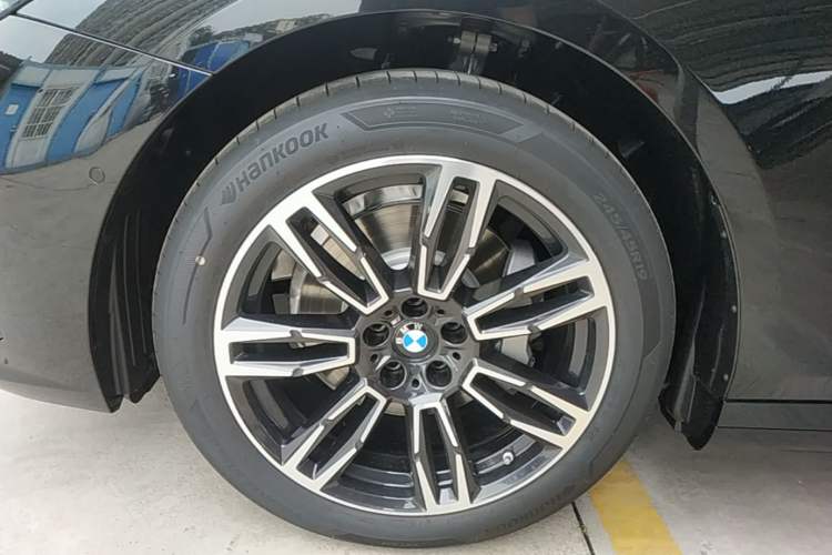 Used BMW 5 Series 2026 Facelift Model 530Li Leading Edition M Sport Package Left Front Wheel Hub