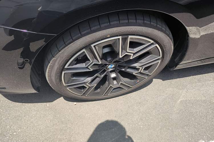 Used BMW 5 Series 2026 Facelift Model 530Li Luxury Edition M Sport Package Left Front Wheel Hub