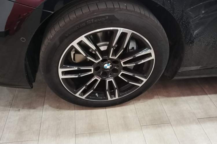 Used BMW 5 Series 2026 530Li Leading M Sport Package Left Front Wheel Hub