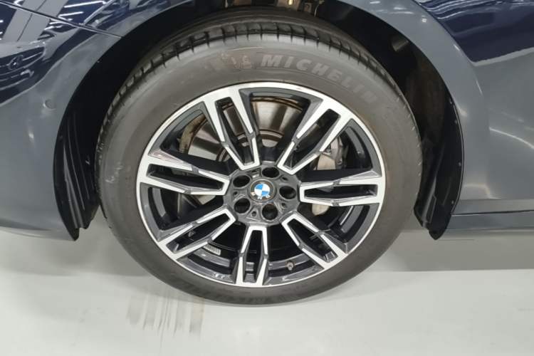 Used BMW 5 Series 2026 530Li Leading M Sport Package Left Front Wheel Hub