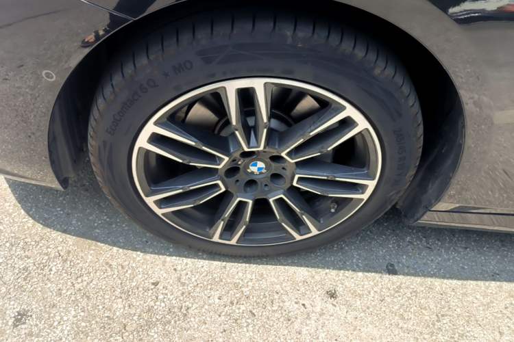 Used BMW 5 Series 2026 530Li Leading M Sport Package Left Front Wheel Hub
