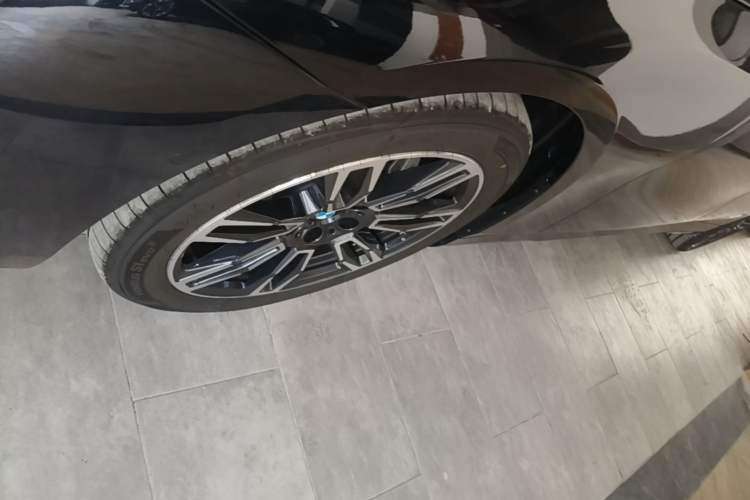 Used BMW 5 Series 2026 Facelift Model 530Li Leading Edition M Sport Package Left Front Wheel Hub