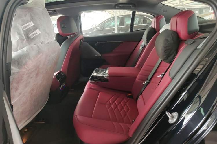 Used BMW 5 Series 2026 Facelift Model 530Li Leading Edition M Sport Package Left Rear Seat