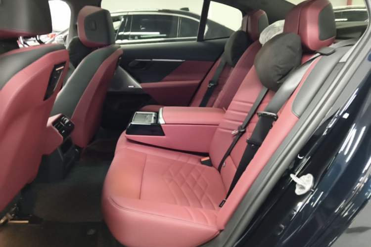 Used BMW 5 Series 2026 Facelift Model 530Li Leading Edition M Sport Package Left Rear Seat