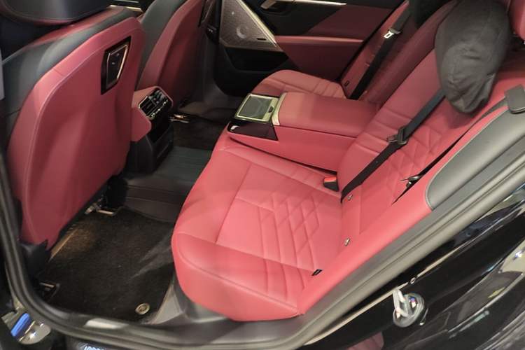 Used BMW 5 Series 2026 Facelift Model 530Li Luxury Edition M Sport Package Left Rear Seat