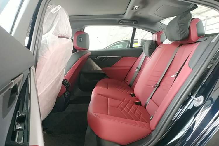 Used BMW 5 Series 2026 Facelift Model 530Li Leading Edition M Sport Package Left Rear Seat
