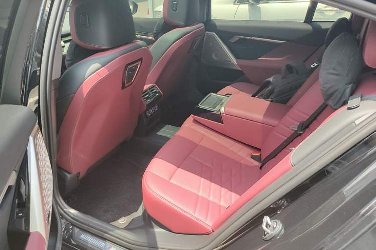 Used BMW 5 Series 2026 Facelift Model 530Li Luxury Edition M Sport Package Left Rear Seat