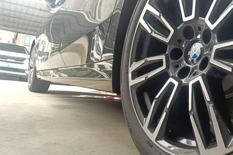 Used BMW 5 Series 2026 Facelift Model 530Li Leading Edition M Sport Package Left Side Sill