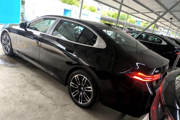 Used BMW 5 Series 2026 Facelift Model 530Li Leading Edition M Sport Package Rear Left 45 Deg