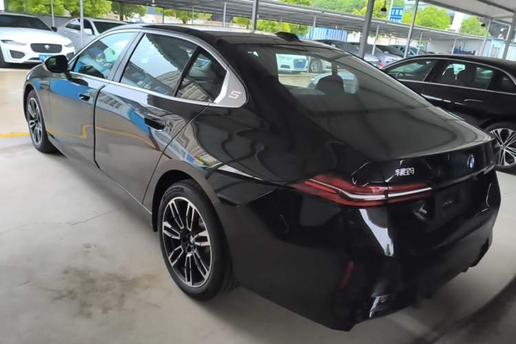 Used BMW 5 Series 2026 Facelift Model 530Li Leading Edition M Sport Package Rear Left 45 Deg