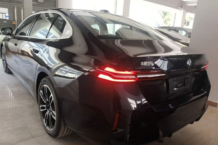 Used BMW 5 Series 2026 Facelift Model 530Li Leading Edition M Sport Package Rear Left 45 Deg