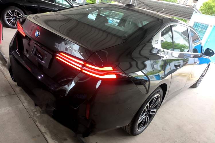 Used BMW 5 Series 2026 Facelift Model 530Li Leading Edition M Sport Package Rear Right 45 Deg