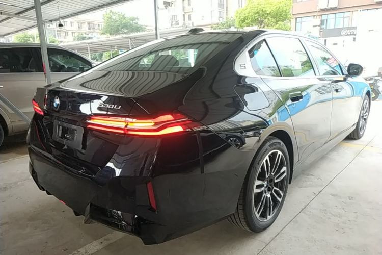Used BMW 5 Series 2026 Facelift Model 530Li Leading Edition M Sport Package Rear Right 45 Deg