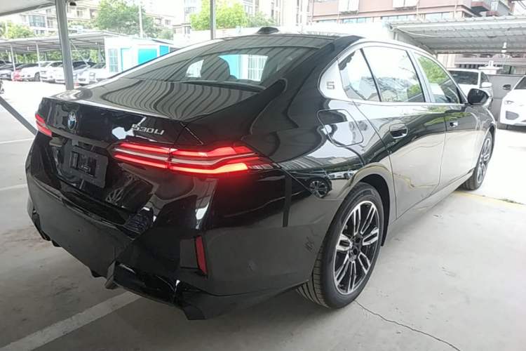 Used BMW 5 Series 2026 Facelift Model 530Li Leading Edition M Sport Package Rear Right 45 Deg