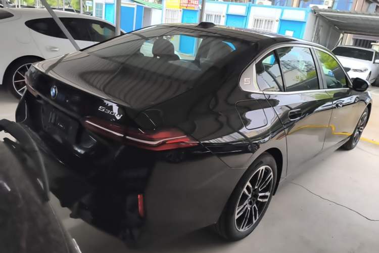 Used BMW 5 Series 2026 Facelift Model 530Li Leading Edition M Sport Package Rear Right 45 Deg