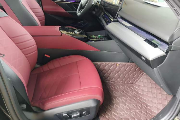 Used BMW 5 Series 2026 Facelift Model 530Li Leading Edition M Sport Package Right Front Seat