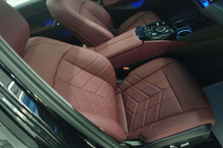 Used BMW 5 Series 2026 530Li Leading M Sport Package Right Front Seat