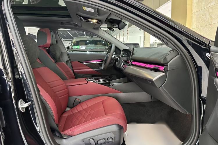 Used BMW 5 Series 2026 Facelift Model 530Li Leading Edition M Sport Package Right Front Seat
