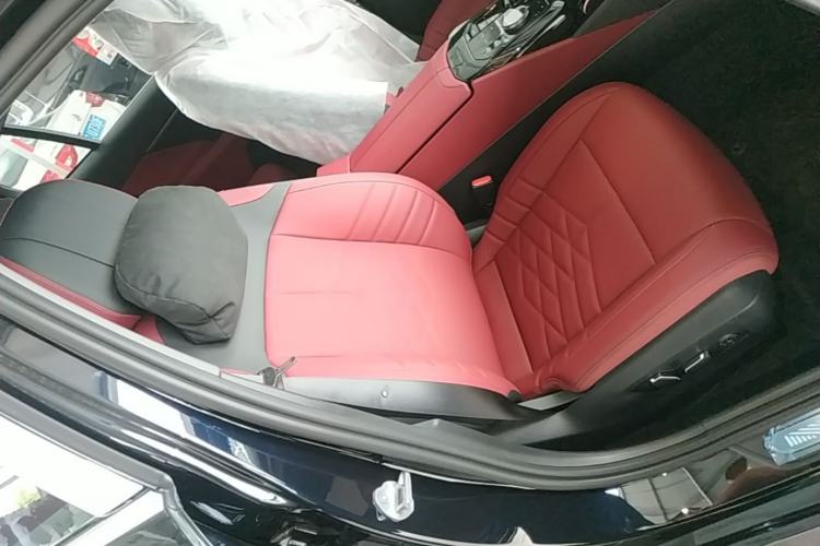 Used BMW 5 Series 2026 Facelift Model 530Li Leading Edition M Sport Package Right Front Seat