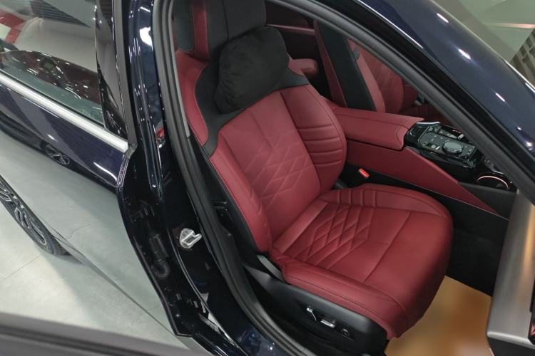Used BMW 5 Series 2026 Facelift Model 530Li Leading Edition M Sport Package Right Front Seat