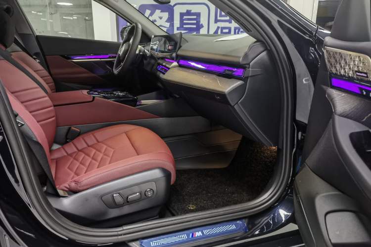 Used BMW 5 Series 2026 Facelift Model 530Li Luxury Edition M Sport Package Right Front Seat