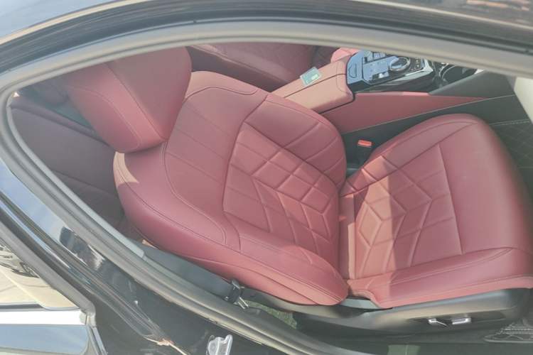 Used BMW 5 Series 2026 530Li Leading M Sport Package Right Front Seat
