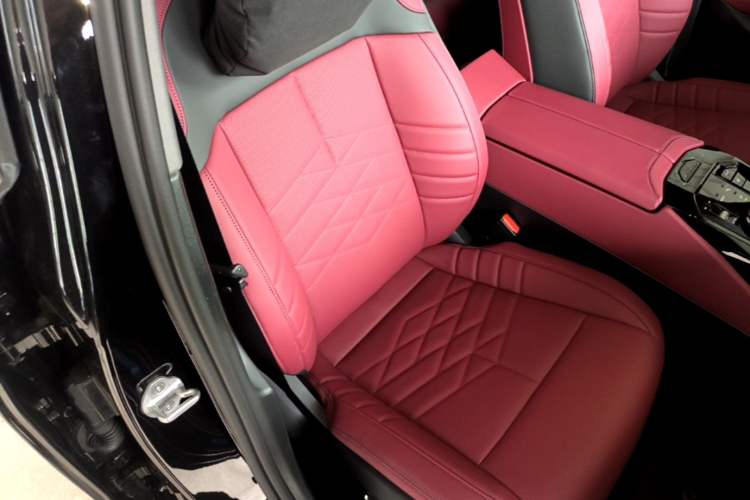 Used BMW 5 Series 2026 Facelift Model 530Li Leading Edition M Sport Package Right Front Seat