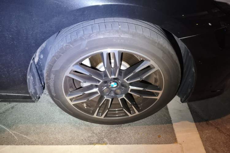 Used BMW 5 Series 2026 530Li Leading M Sport Package Right Front Wheel Hub