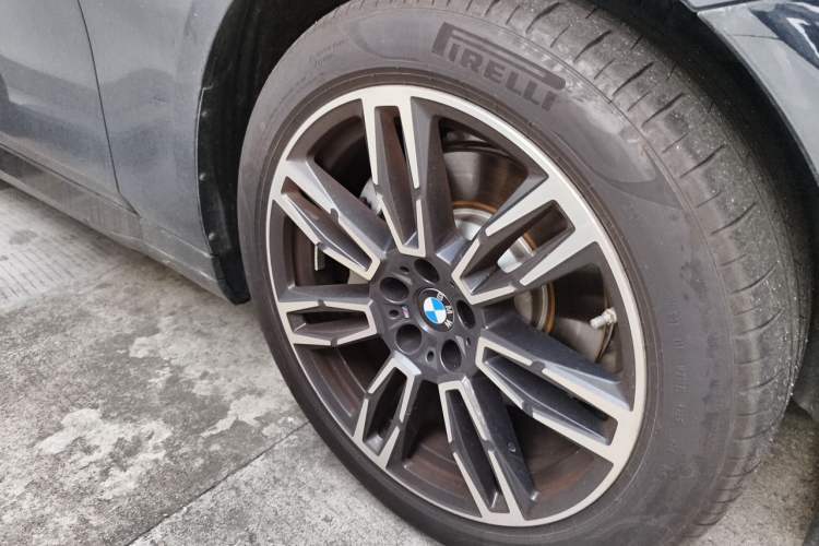 Used BMW 5 Series 2026 530Li Leading M Sport Package Right Front Wheel Hub