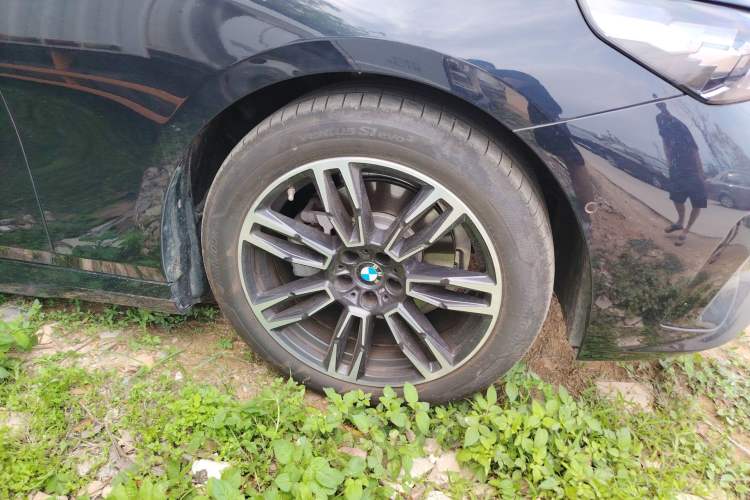 Used BMW 5 Series 2026 525Li M Sport Package Right Front Wheel Hub