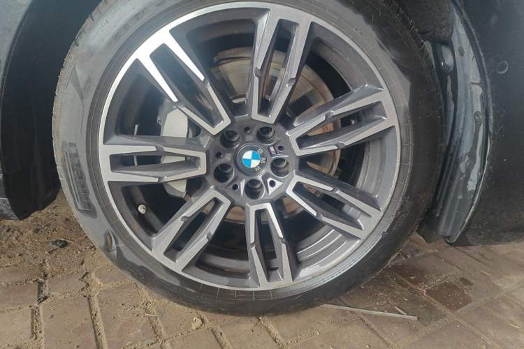Used BMW 5 Series 2026 530Li Leading M Sport Package Right Front Wheel Hub
