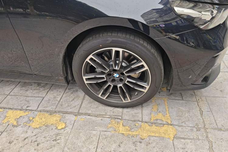 Used BMW 5 Series 2026 Facelift Model 530Li Leading Edition M Sport Package Right Front Wheel Hub