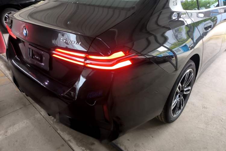 Used BMW 5 Series 2026 Facelift Model 530Li Leading Edition M Sport Package Right Rear Taillight