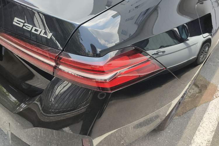 Used BMW 5 Series 2026 Facelift Model 530Li Luxury Edition M Sport Package Right Rear Taillight