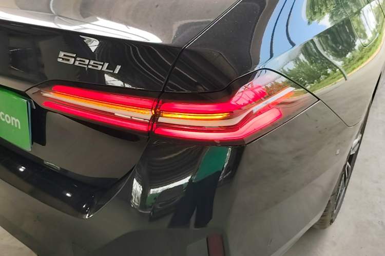 Used BMW 5 Series 2026 Facelift Model 525Li M Sport Package Right Rear Taillight