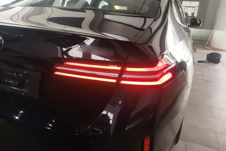 Used BMW 5 Series 2026 Facelift Model 530Li Leading Edition M Sport Package Right Rear Taillight