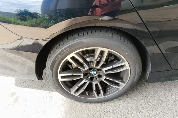Used BMW 5 Series 2026 Facelift Model 530Li Leading Edition M Sport Package Right Rear Wheel Hub