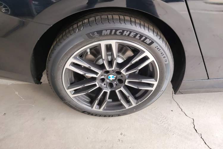 Used BMW 5 Series 2026 Facelift Model 530Li Leading Edition M Sport Package Right Rear Wheel Hub