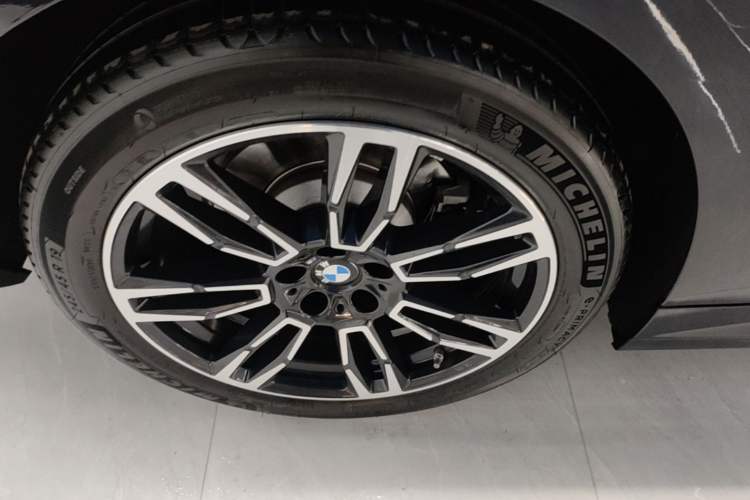 Used BMW 5 Series 2026 530Li Leading M Sport Package Right Rear Wheel Hub