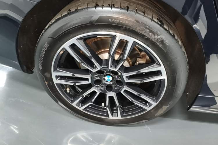 Used BMW 5 Series 2026 530Li Leading M Sport Package Right Rear Wheel Hub
