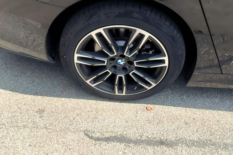 Used BMW 5 Series 2026 530Li Leading M Sport Package Right Rear Wheel Hub