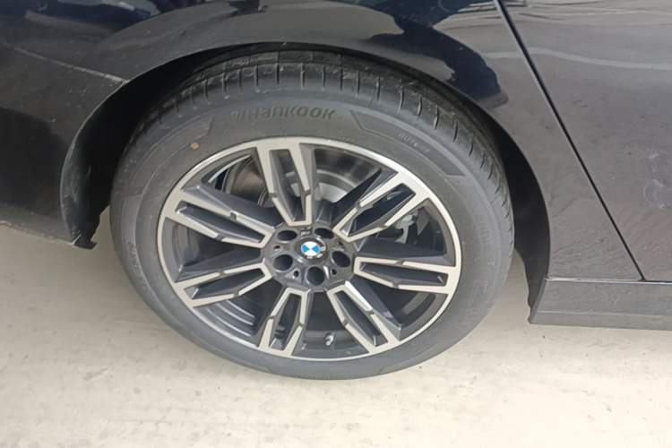Used BMW 5 Series 2026 Facelift Model 530Li Leading Edition M Sport Package Right Rear Wheel Hub