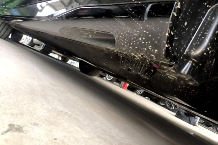 Used BMW 5 Series 2026 Facelift Model 530Li Leading Edition M Sport Package Right Side Sill