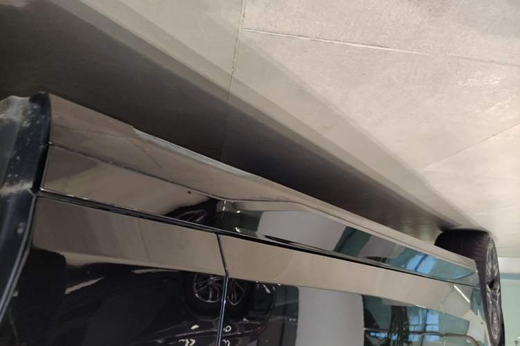 Used BMW 5 Series 2026 Facelift Model 530Li Luxury Edition M Sport Package Right Side Sill
