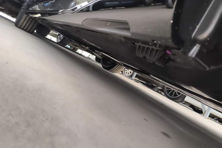 Used BMW 5 Series 2026 Facelift Model 530Li Leading Edition M Sport Package Right Side Sill