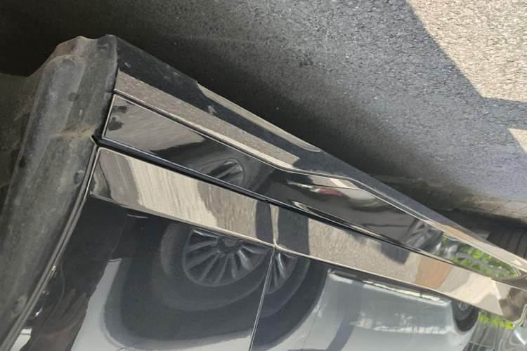 Used BMW 5 Series 2026 Facelift Model 530Li Luxury Edition M Sport Package Right Side Sill