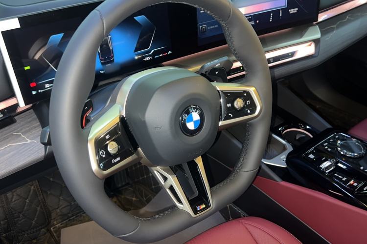 Used BMW 5 Series 2026 Facelift Model 530Li Luxury Edition M Sport Package Steering Wheel
